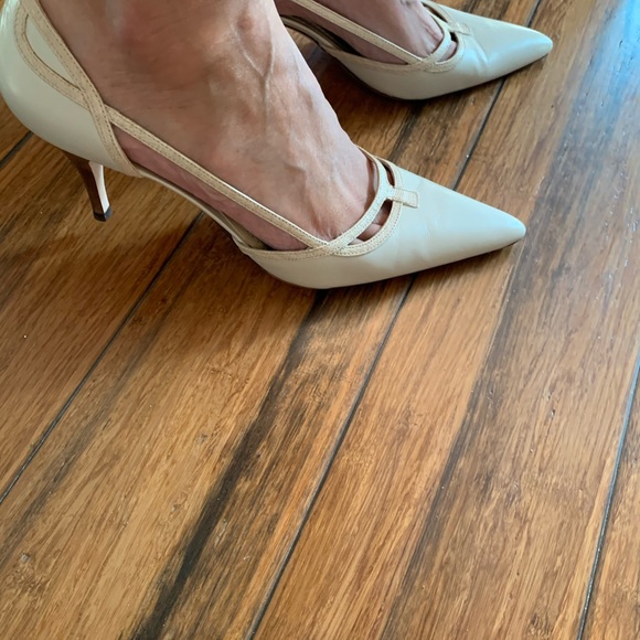 Cream colored pumps - Picture 2 of 4